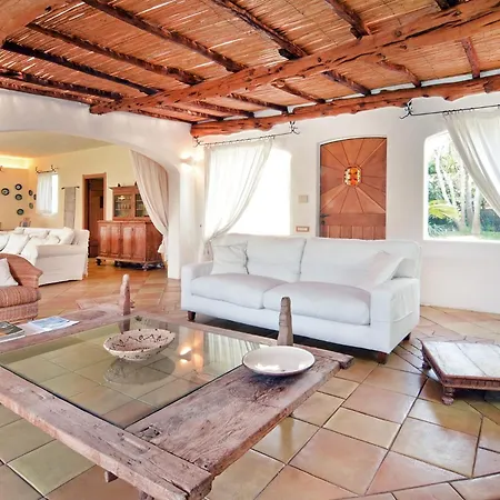 Flor, Exclusive House With Pool In