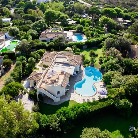 Flor, Exclusive House With Pool In * סטינטינו
