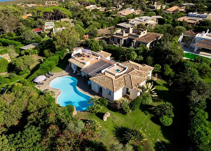 Flor, Exclusive House With Pool In *