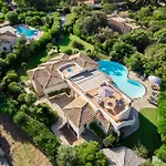 Flor, Exclusive House With Pool In
