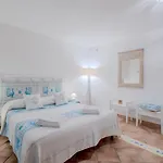 Villa Flor, Exclusive House With Pool In *