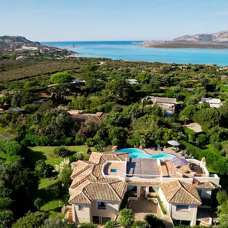 Flor, Exclusive House With Pool In * Stintino