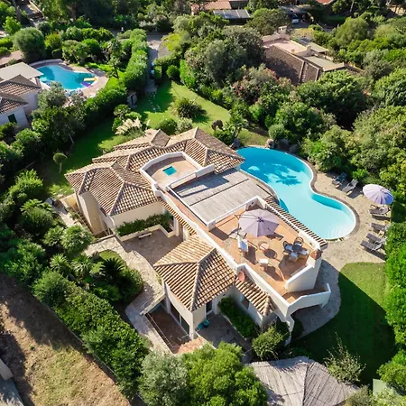 Flor, Exclusive House With Pool In