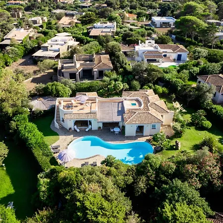 Flor, Exclusive House With Pool In