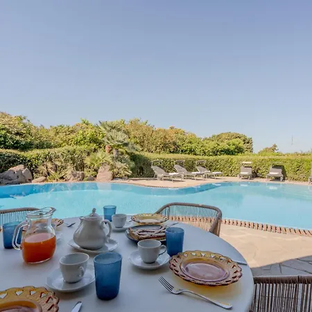 Flor, Exclusive House With Pool In فيلة