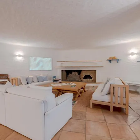 Flor, Exclusive House With Pool In ستينتينو