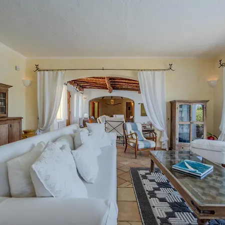 Flor, Exclusive House With Pool In فيلة ستينتينو