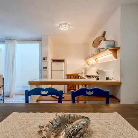 Flor, Exclusive House With Pool In ستينتينو
