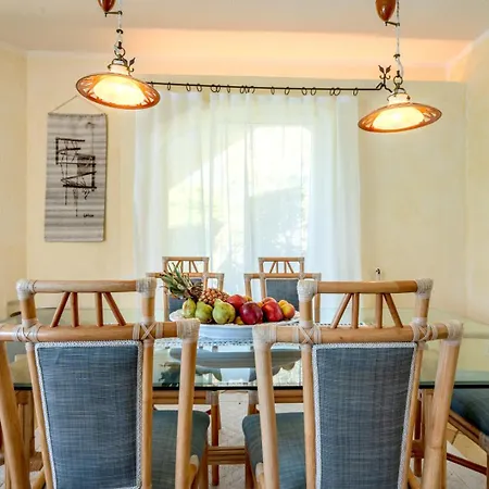 Flor, Exclusive House With Pool In ستينتينو