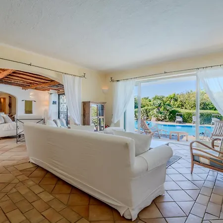 Flor, Exclusive House With Pool In فيلة ستينتينو
