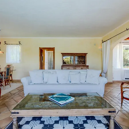 Flor, Exclusive House With Pool In ستينتينو