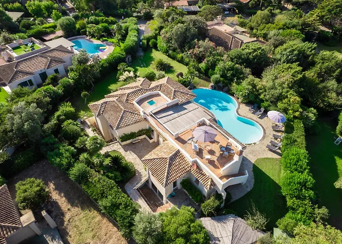 Flor, Exclusive House With Pool In