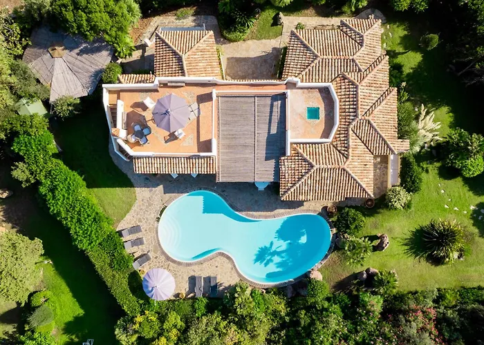 Flor, Exclusive House With Pool In