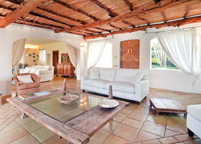 Flor, Exclusive House With Pool In