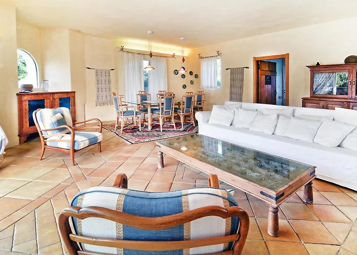 Flor, Exclusive House With Pool In Стинтино
