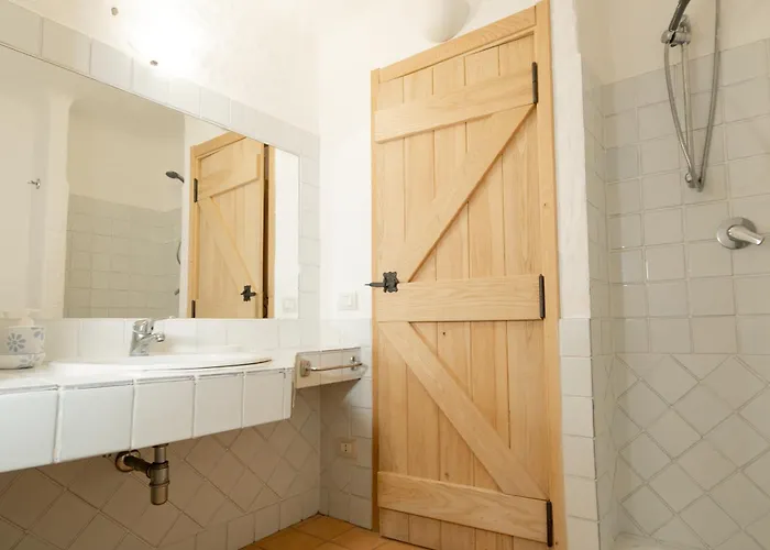 Flor, Exclusive House With Pool In Стинтино