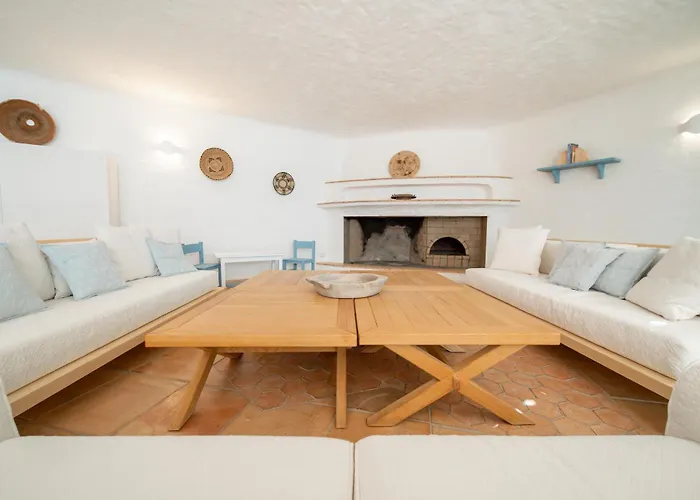 Flor, Exclusive House With Pool In